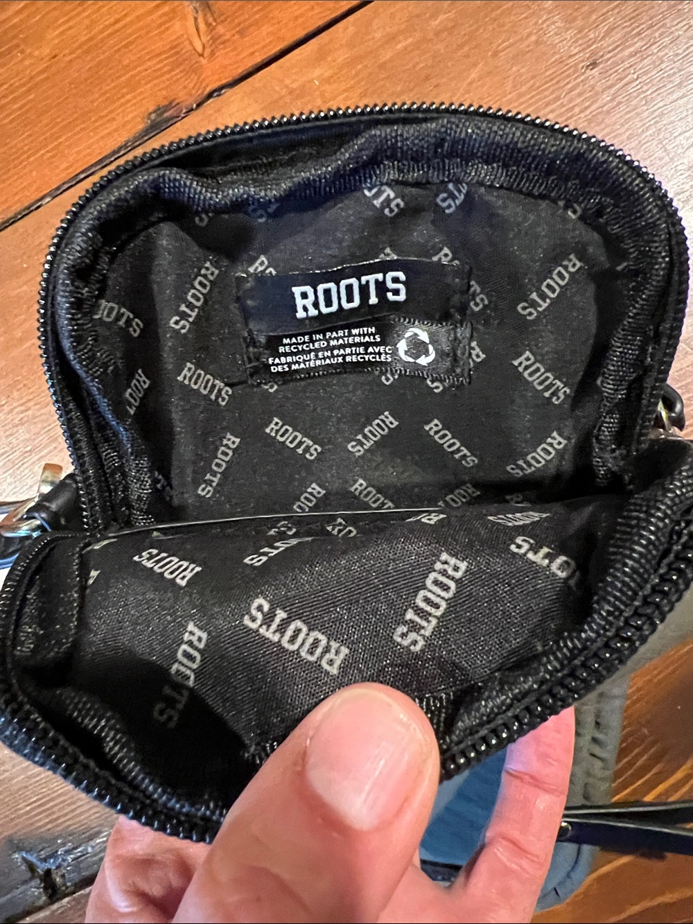 Roots Canada Olive Green Nylon & Leather Crossbody Mini Bag Pouch - Picture 3 of 7